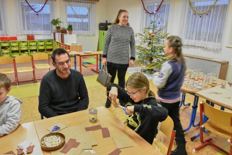 Vánoční dílničky 2022-12-21 ZŠ D. Třebonín 0030